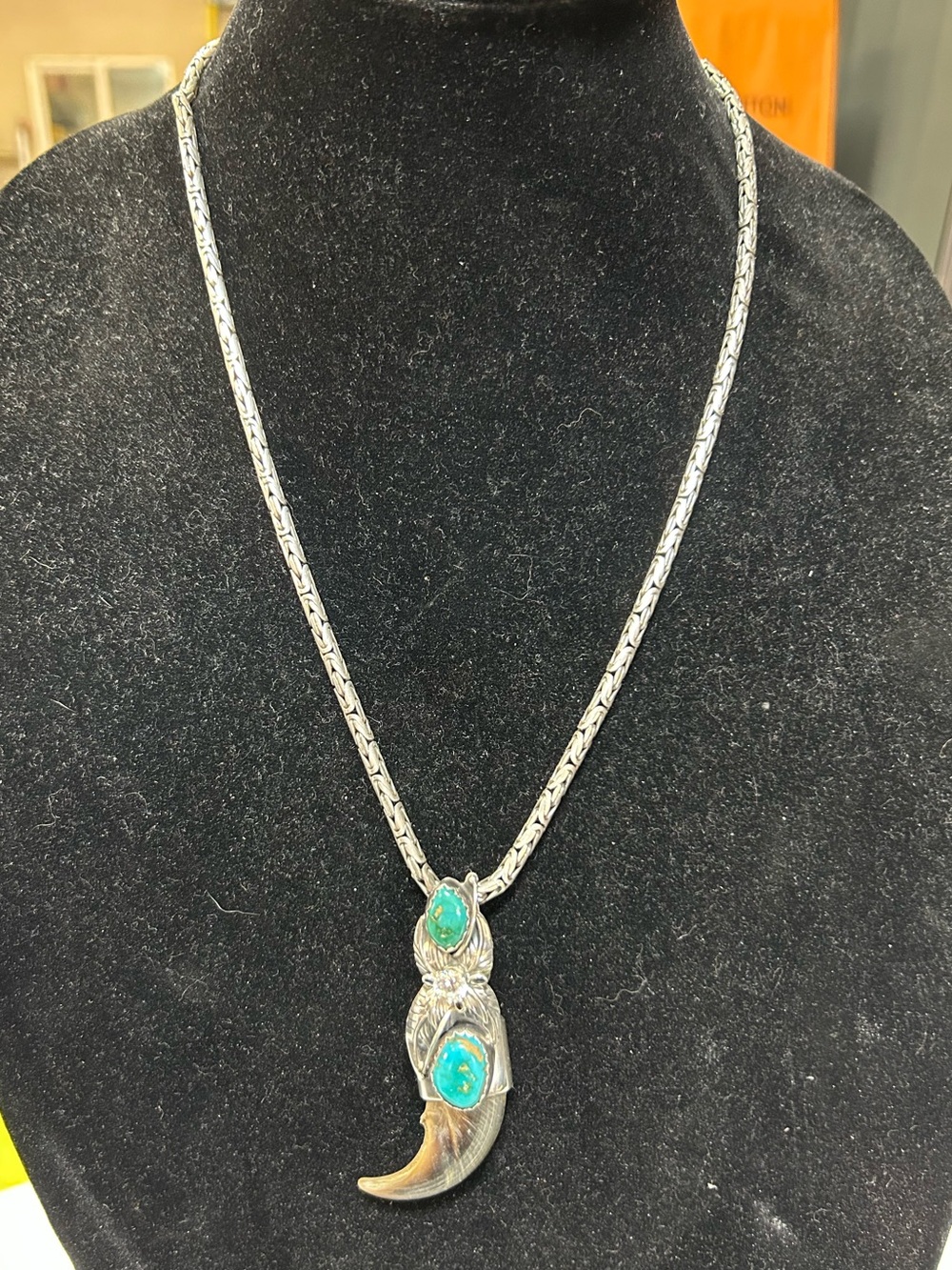 508077 claw Royston Turquoise pendant and chain